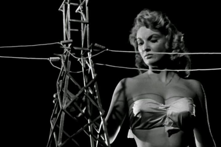 Ремейк дня. Сценаристки «Кей-поп-охотниц на демонов» адаптируют для Тима Бёртона культовое B-movie «Атака 50-футовой женщины»