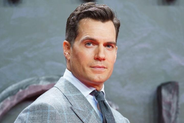 Кадры дня. Появились первые фото Генри Кавилла в образе Маклауда в новом «Горце»