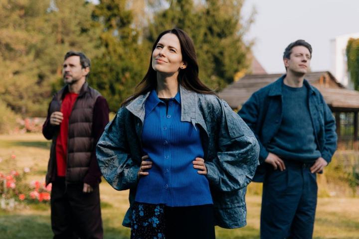 Несчастные семьи, ядовитый чай и Юлия Снигирь в драме «Кто-то должен умереть» 