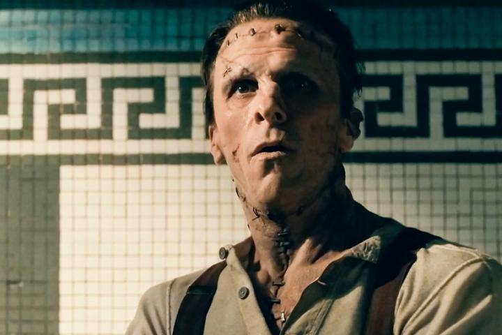 Ещё один монстр дня. Для роли чудовища Франкенштейна Кристиана Бэйла гримировали по 6 часов — актёр кричал, чтобы не сойти с ума