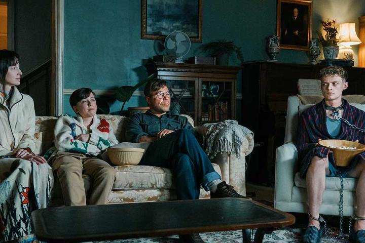 Строгий, но справедливый Стивен Грэм, трэш-стримы и (не)педагогическое насилие в фильме «На цепи»