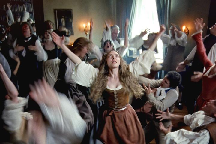 Американские песни о главном: религиозные танцы, целибат и Аманда Сайфред в «Завещании Анны Ли» 