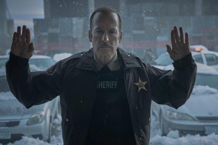 Боб Оденкёрк, американская глушь и абсурдный юмор в боевике «Нормал»