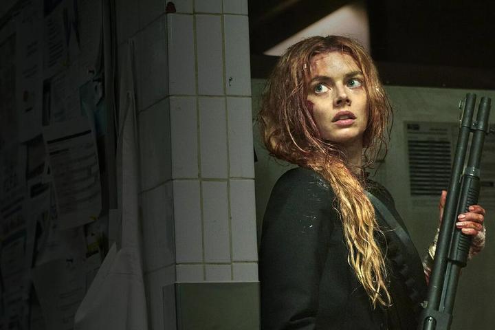 Две сестры, взрывающиеся люди и Элайджа Вуд в «Я иду искать 2»