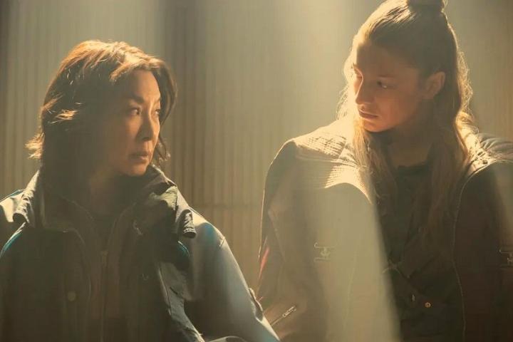 Кадры дня. Первый взгляд на мини-сериал «Бегущий по лезвию 2099» с Мишель Йео и Хантер Шафер