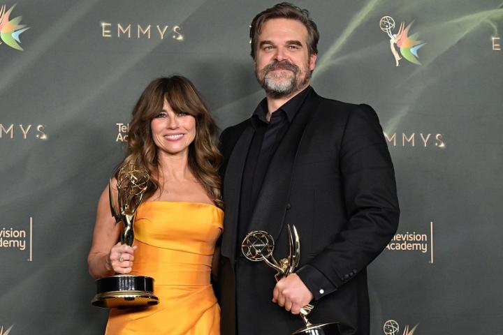 Премия дня. «Эмми»-2026: «Бухта вдов», «Паук-Нуар» и другие победители во второстепенных категориях