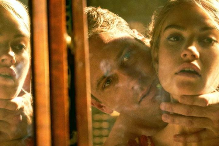 Netflix против Хичкока: рецензия на фильм «Ребекка»