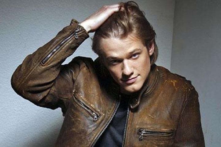 Звезда «Монстр-траков» и сериала «МакГайвер» сыграет в антирасистской драме