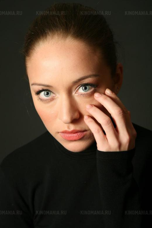 Серафима Низовская Ест Клубнику – Подводные Камни 2009 Серафима Низовская Ест Клубнику – Подводные Камни 2009
