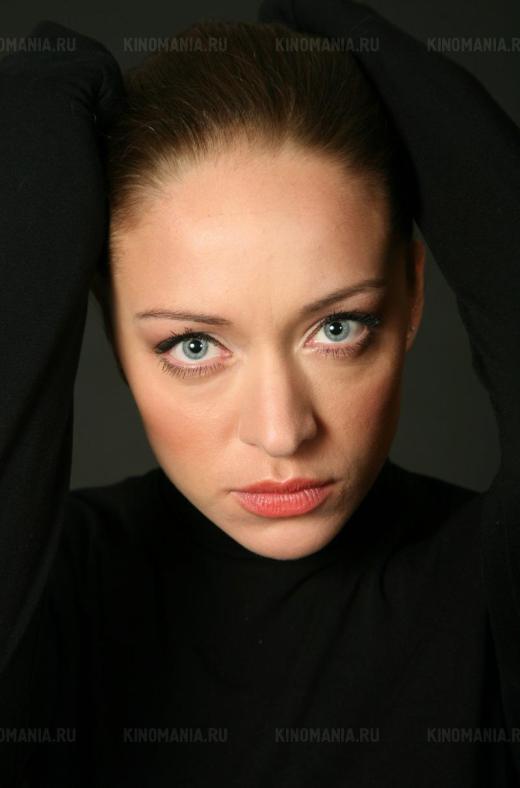 Серафима Низовская Ест Клубнику – Подводные Камни 2009 Серафима Низовская Ест Клубнику – Подводные Камни 2009